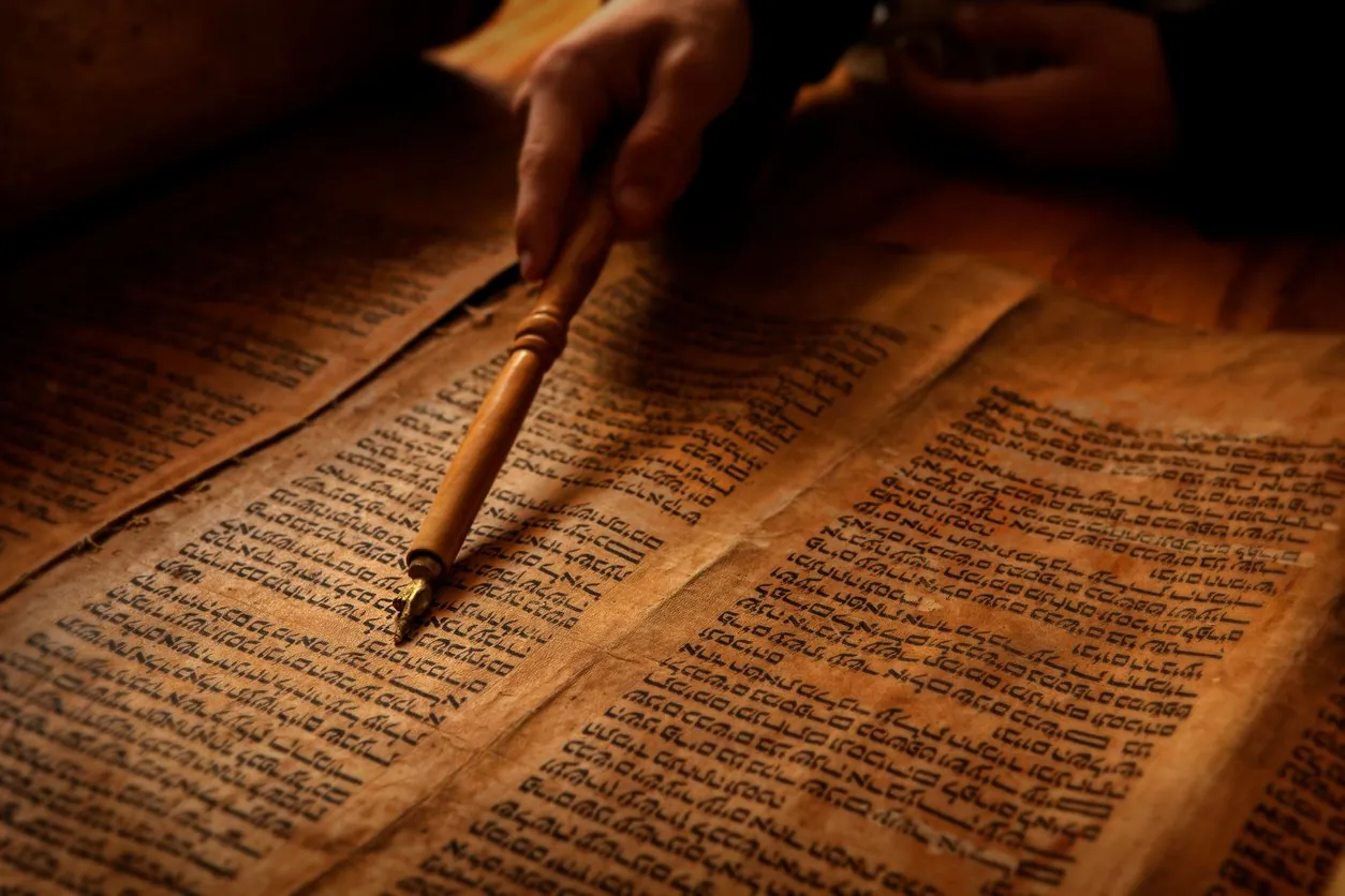 Siapakah penulis Kitab Taurat (Pentateuch)